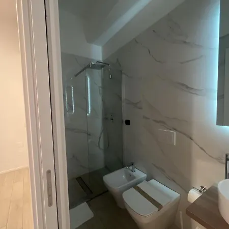 La Piazza Oda ve Kahvaltı Napoli