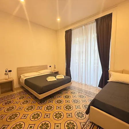 La Piazza לינה וארוחת בוקר 4*